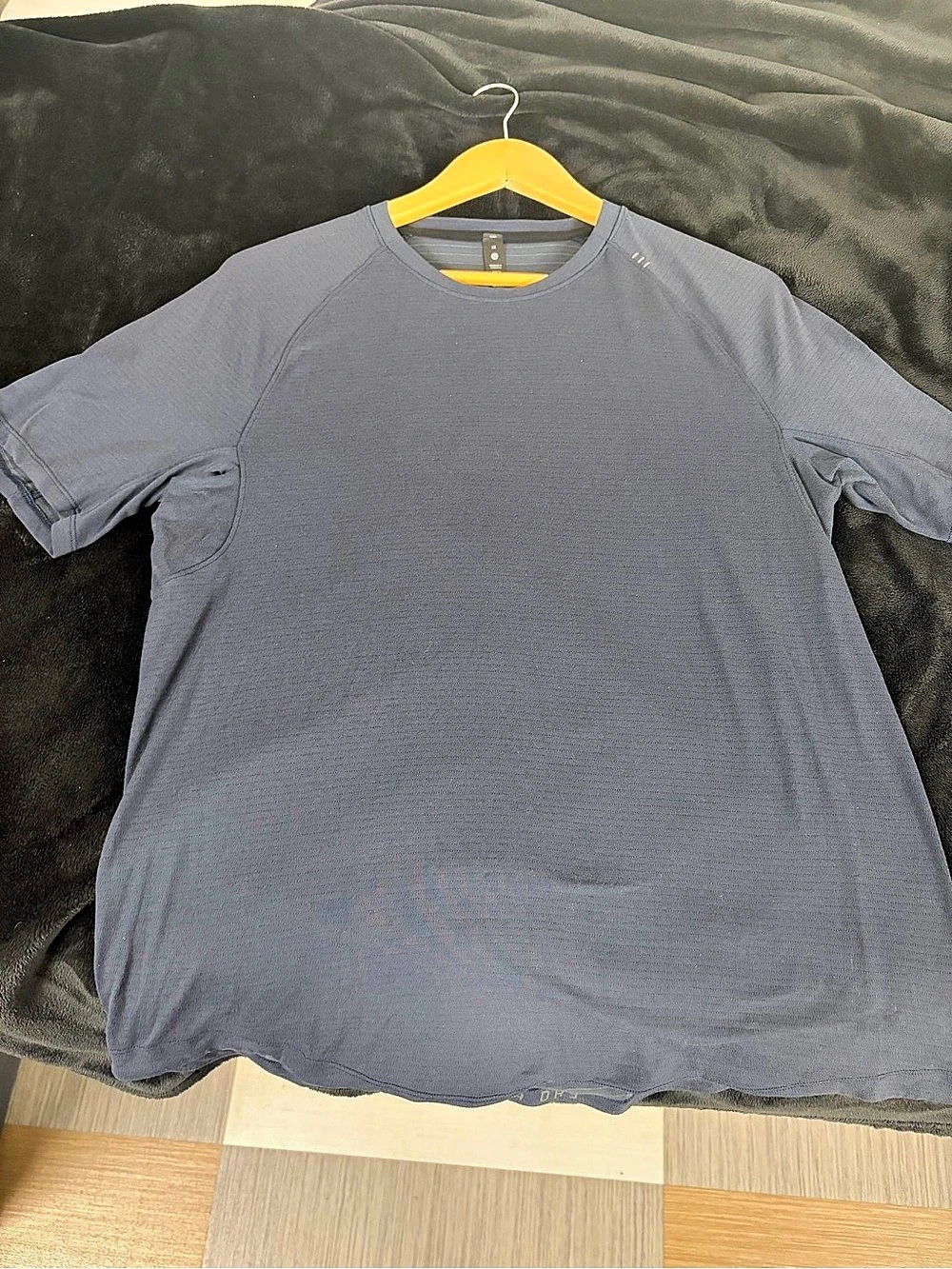 Lululemon License to Train Short-Sleeve Shirt Navy Blue
 Medium